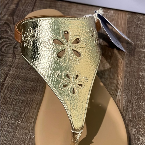 Aerosoles Gold Sandals SZ. 8.5 - Picture 3 of 6